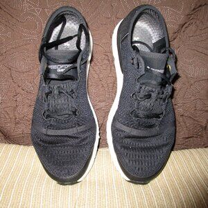 Under Armour   Mens  shoes  10 1/2